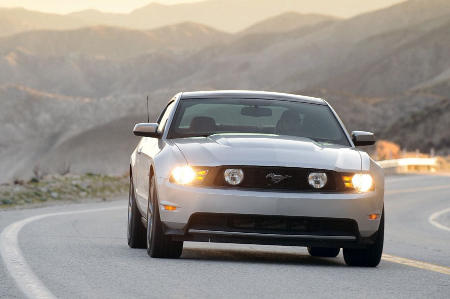  Ford Mustang GT 2011 года  (фото 43 из 90)